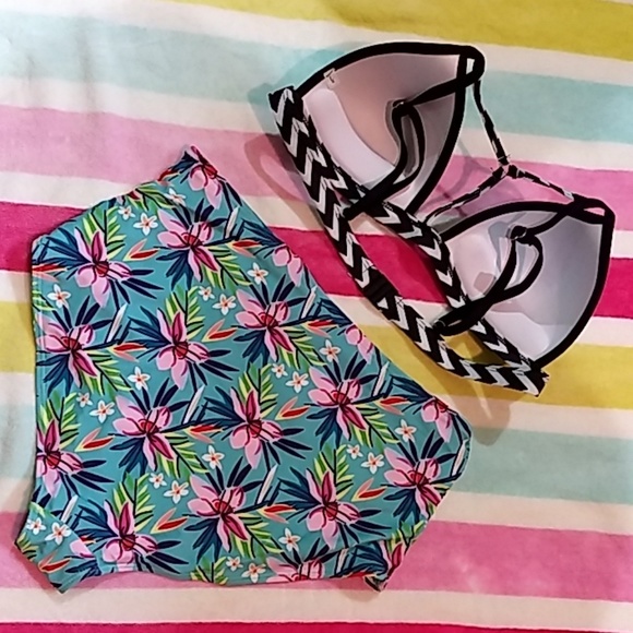 😎5⭐s HIGH Waisted Bikini - Picture 3 of 6